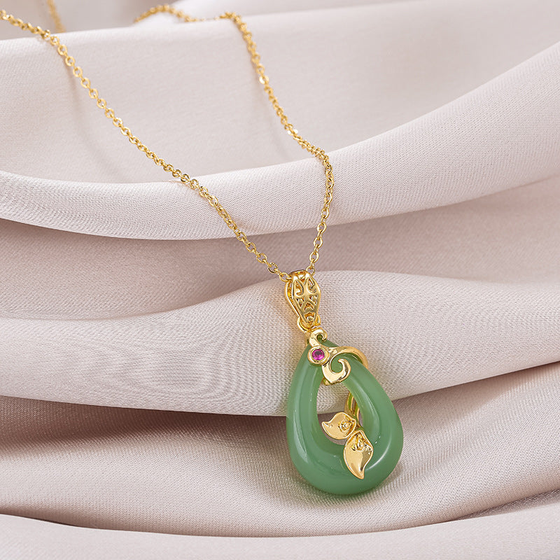 Green/White Oval Jade Pendant Necklace